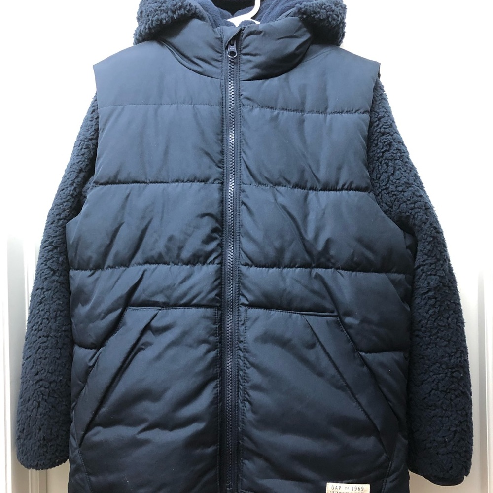 Gap vest with sherpa lining.